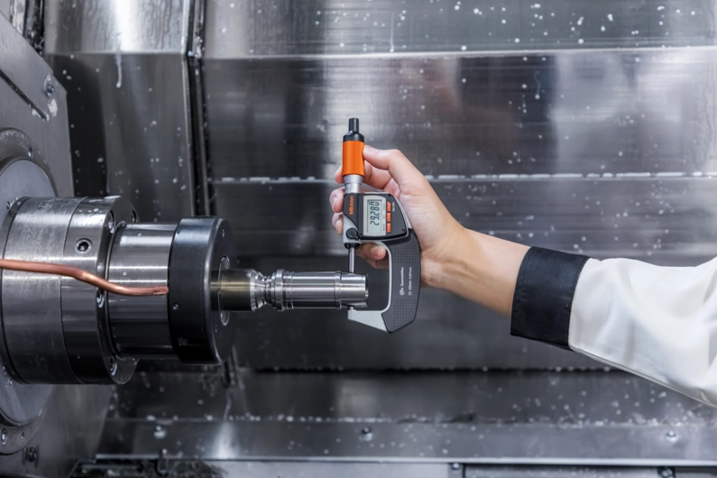 Mitutoyo - Digitális Mikrométer QuantuMike IP65 - 50-75 mm, kétirányú kimenettel