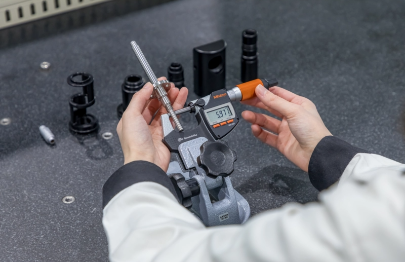 Mitutoyo - Digitális Mikrométer QuantuMike IP65 - 75-100 mm, kétirányú kimenettel